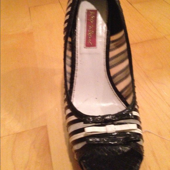 Betsey Johnson pumps - Picture 2 of 2