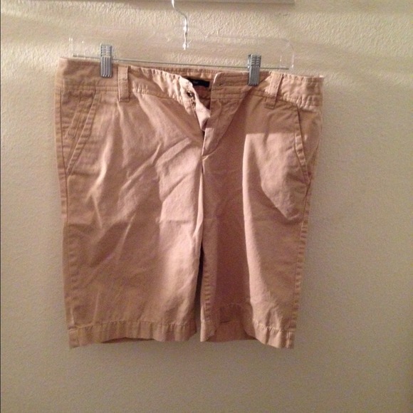 Gap Khaki Bermuda Shorts - Picture 1 of 1