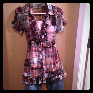 Short sleeve button plaid top.
