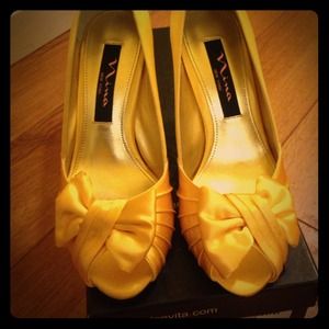 REDUCED: Brand new, yellow, satin heels by Nina NY