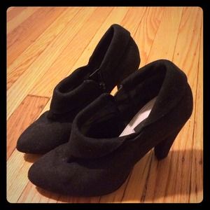 ZARA Black suede ankle boots
