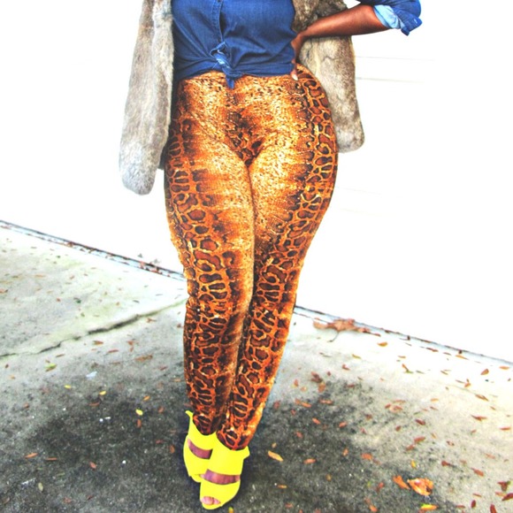 Ssssnake print skin über cozy pants! - Picture 2 of 4