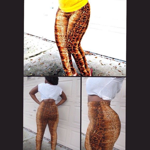 Ssssnake print skin über cozy pants! - Picture 3 of 4