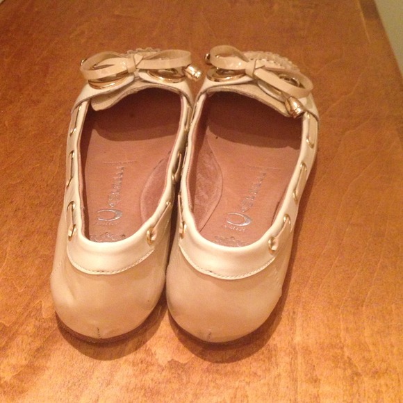 Flats - Picture 3 of 3