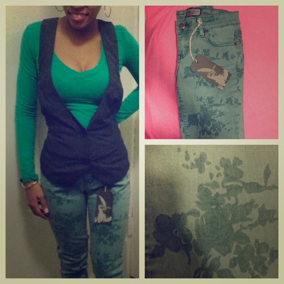 ✨Sold✨ Floral Jeans