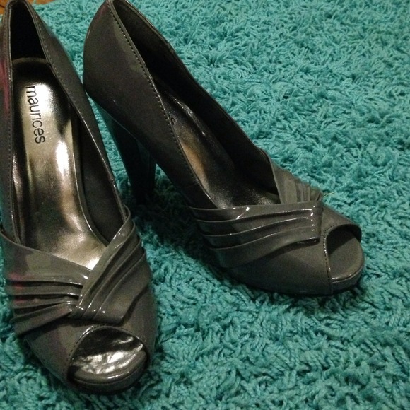 ✨Sold✨ Gray Dressy Heels - Picture 3 of 3