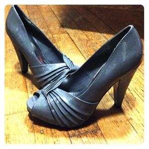 ✨Sold✨ Gray Dressy Heels
