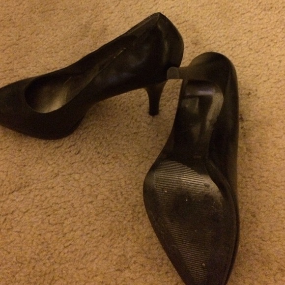 Shoes - Picture 3 of 4