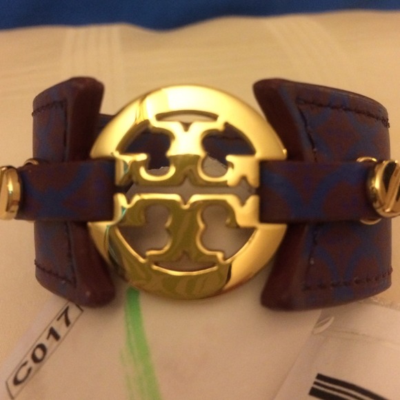 Tory burch bracelet brand new without tag.