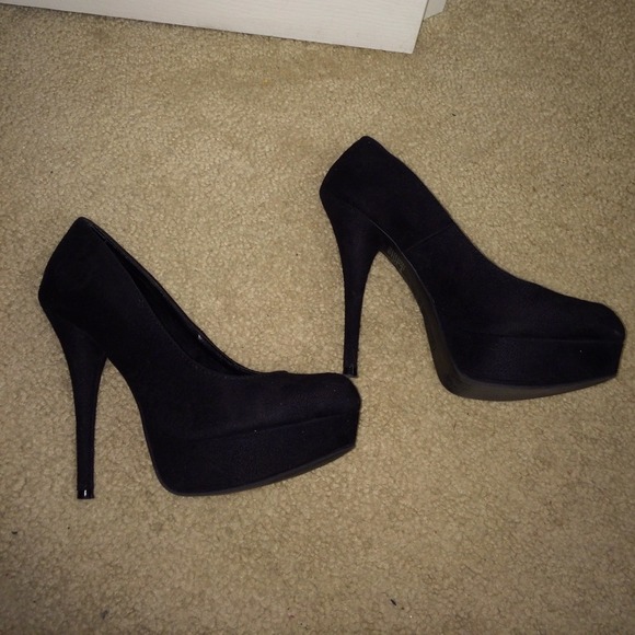 Black suede pumps size 8