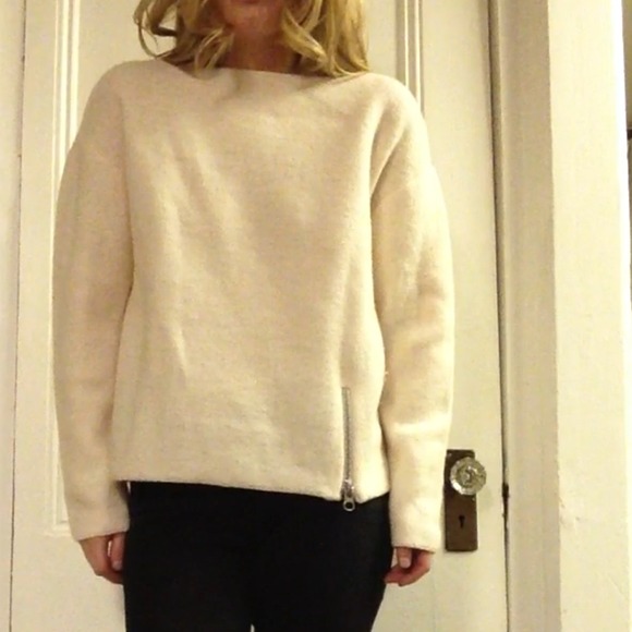 Cream boat neck sweater with oversized zipper - Picture 2 of 4