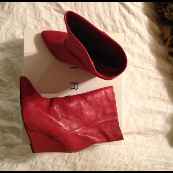 *SOLD* HP👑💕 NWT IRO Red Leather Wedges - Picture 2 of 3