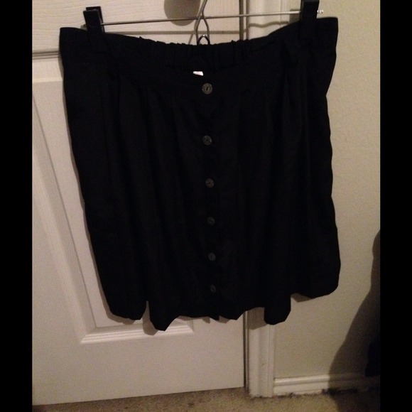 Black Button-up Skirt - Picture 2 of 3