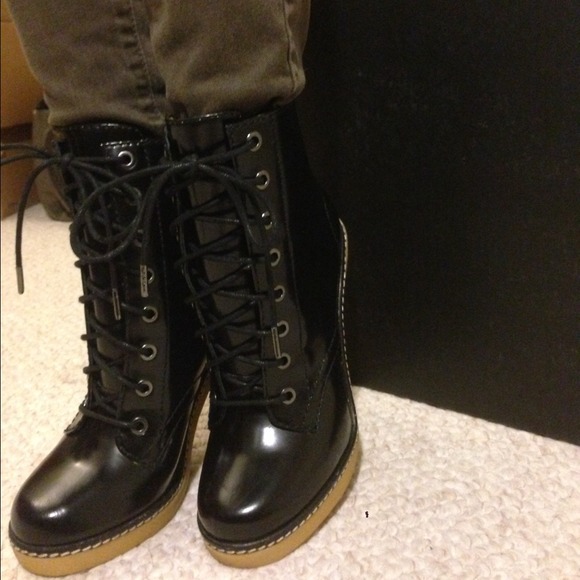 SOLD L.A.M.B Nichol Black Bootie Sz6 NIB - Picture 3 of 4