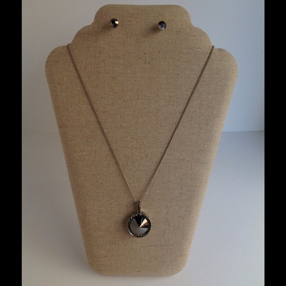 Edgy pendant necklace with earring/ necklace set