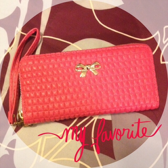 🔴SOLD🔴Pink wristlet