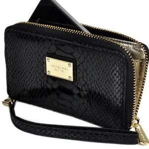 Michael Kors iPhone 4 wristlet
