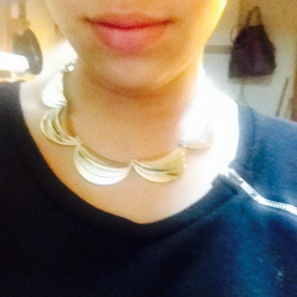 Jewelry - Picture 3 of 4