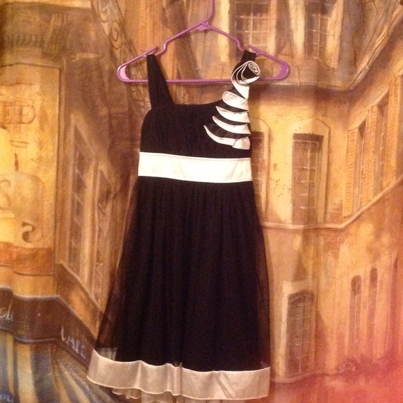 Fancy black/white children's dress NWOT