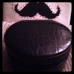 Travel Mini Oval Jewelry Black Box