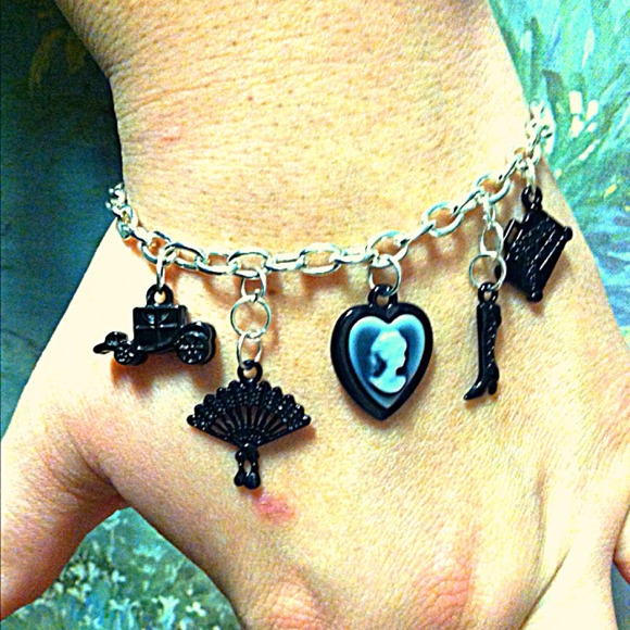 SOLD---- Vintage Inspired Toggle Bracelet - Picture 2 of 4