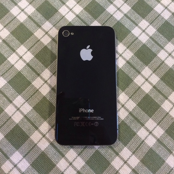 Apple Accessories - Used Apple Iphone 4 black 32GB 🎀REDUCED🎀