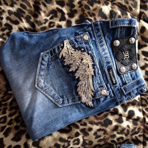 🚫🚫🚫🚫 SOLD 🚫🚫🚫🚫Medium/light wash miss me's.