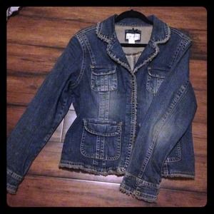 Denim blazer with cute frayed edge stealing