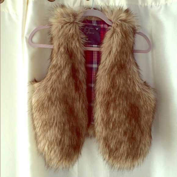 AE faux fur vest NWOT Size M
