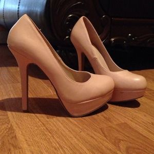 Light pink Forever21 pumps