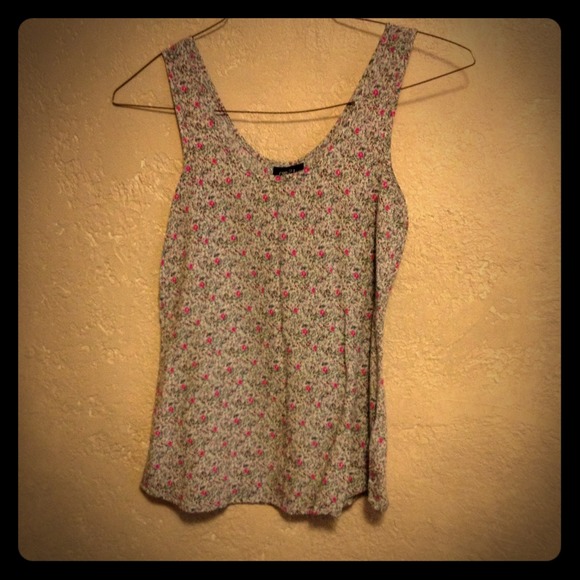 Flowery tank top🌸