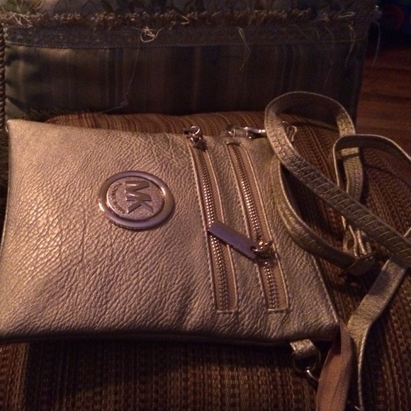 SOLD🚫✋🚫MK cross body bag