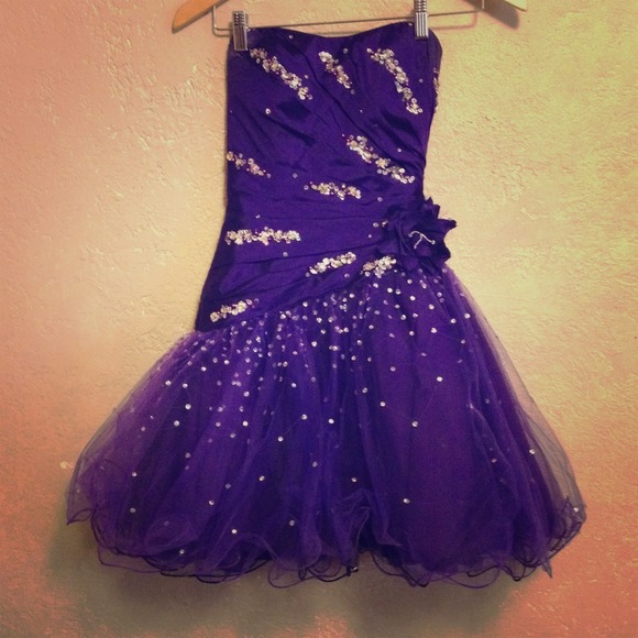 Beautiful purple prom dress!!