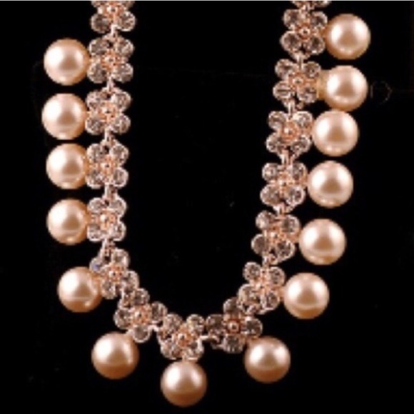 Jewelry - Pearl Flower Rhinestone Necklace