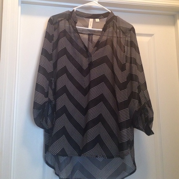 ❌❌SOLD❌❌Sheer Chervon Top