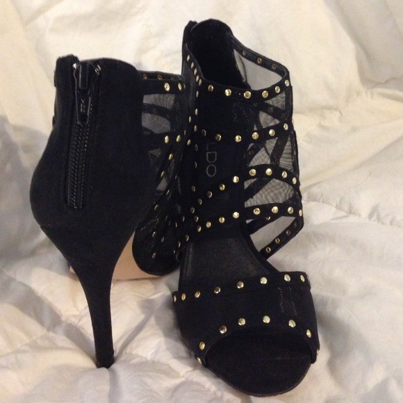 WORN ONCE - Black mesh sandal