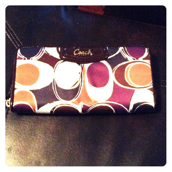 100% Authentic Coach wallet🎀 Hold For MZSTEELE 🎀