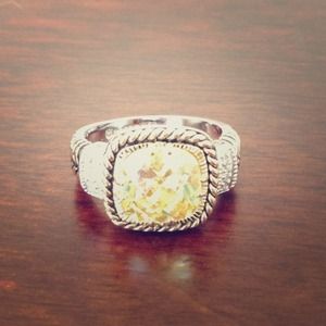 ⛔on HOLD Lia Sophia yellow stone ring!