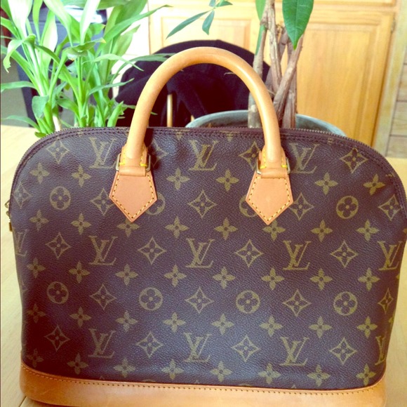 (SOLD) Authentic Louis Vuitton Alma