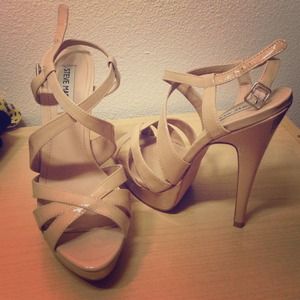 Steve Madden uptowwn nude heels
