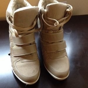 Wedge sneakers size 7