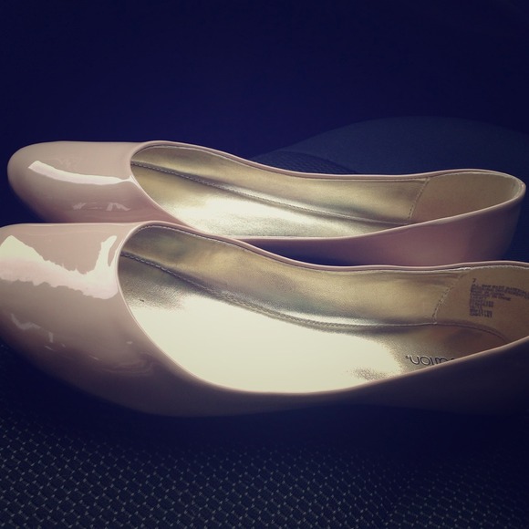 Brand new nude flats!