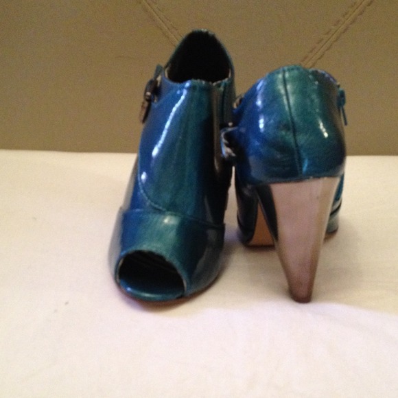 Open toe heels - Picture 2 of 3