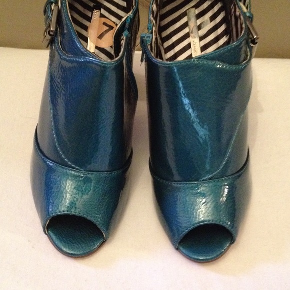 Open toe heels - Picture 3 of 3