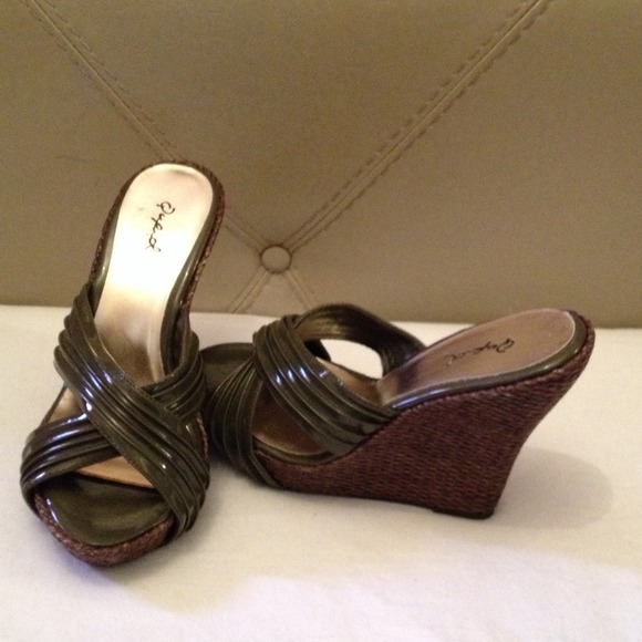 Wedge shoes