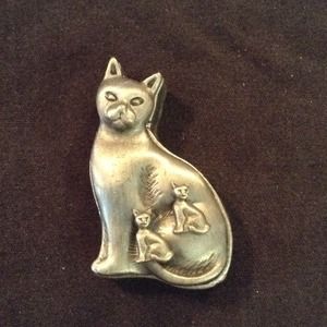 Set of cat earrings, pin, and cat-shaped box