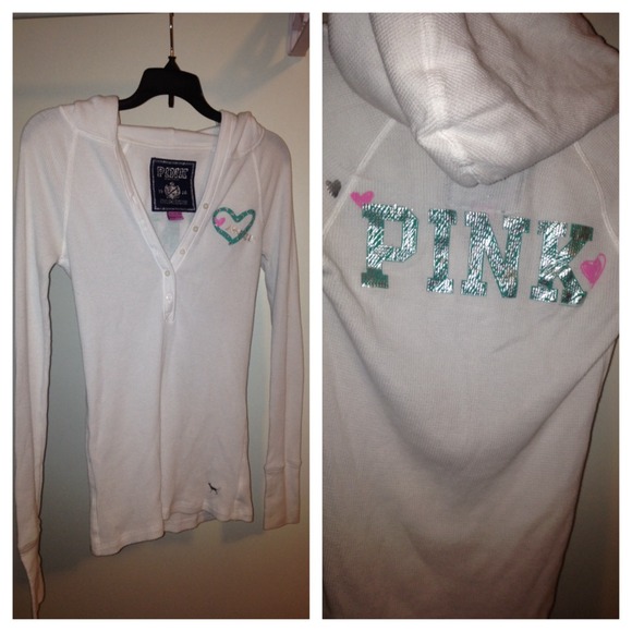 🎀 Victoria's Secret Pink long sleeve shirt 🎀