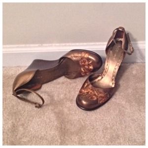 🌟BCBGirls🌟 Bronze Wedges 😍👠🎀