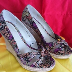 Floral wedges