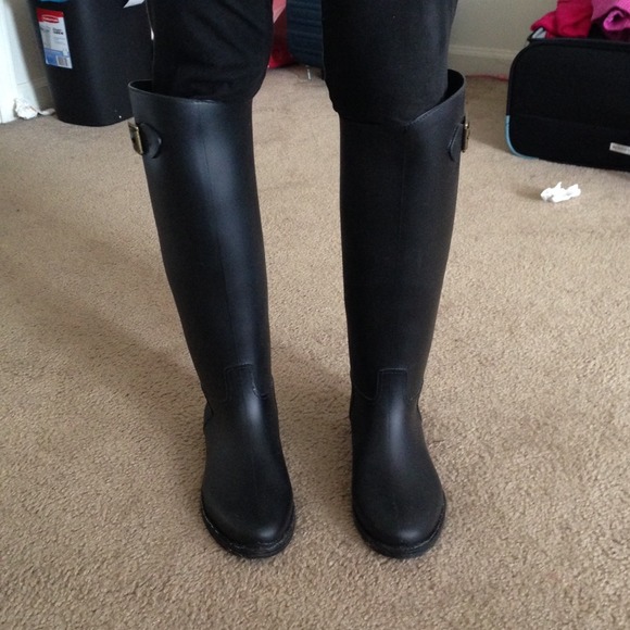 ☃Snowy day essential⬇️price dropped⬇️Rain boots! - Picture 3 of 4